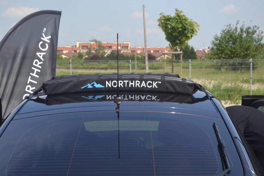 Car roof rack for cars with or without rails